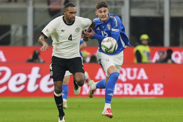 Jonathan Tah durante una sfida contro l'Italia