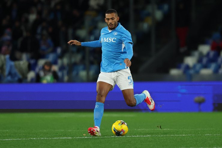 Juan Jesus porta palla 