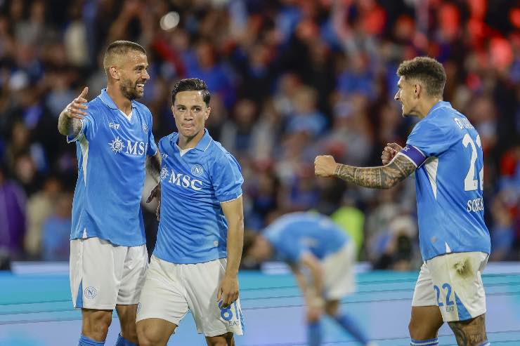 Spinazzola, Raspadori e Di Lorenzo esultano dopo il gol al Genoa