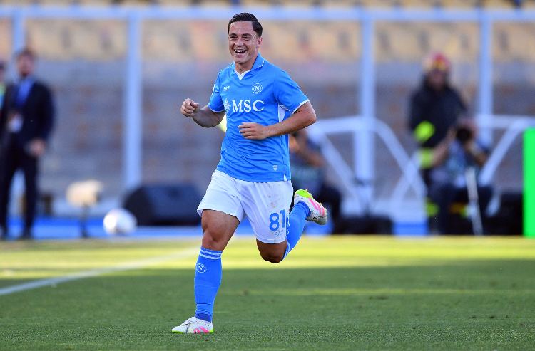 Raspadori esulta dopo il gol al Lecce