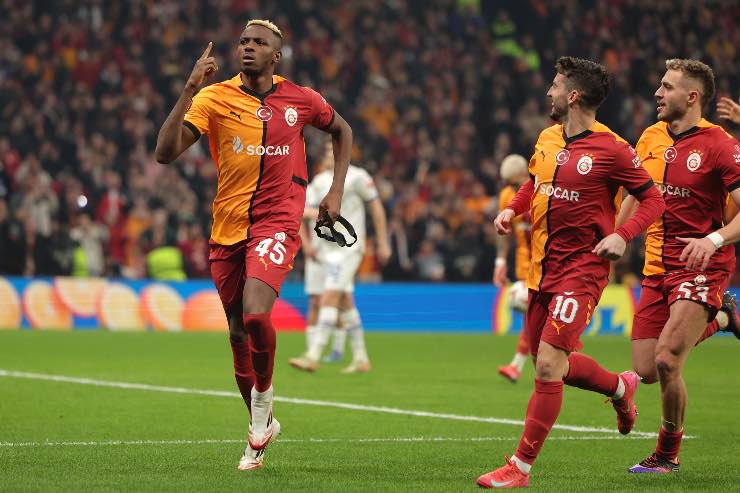 Victor Osimhen esulta con la maglia del Galatasaray