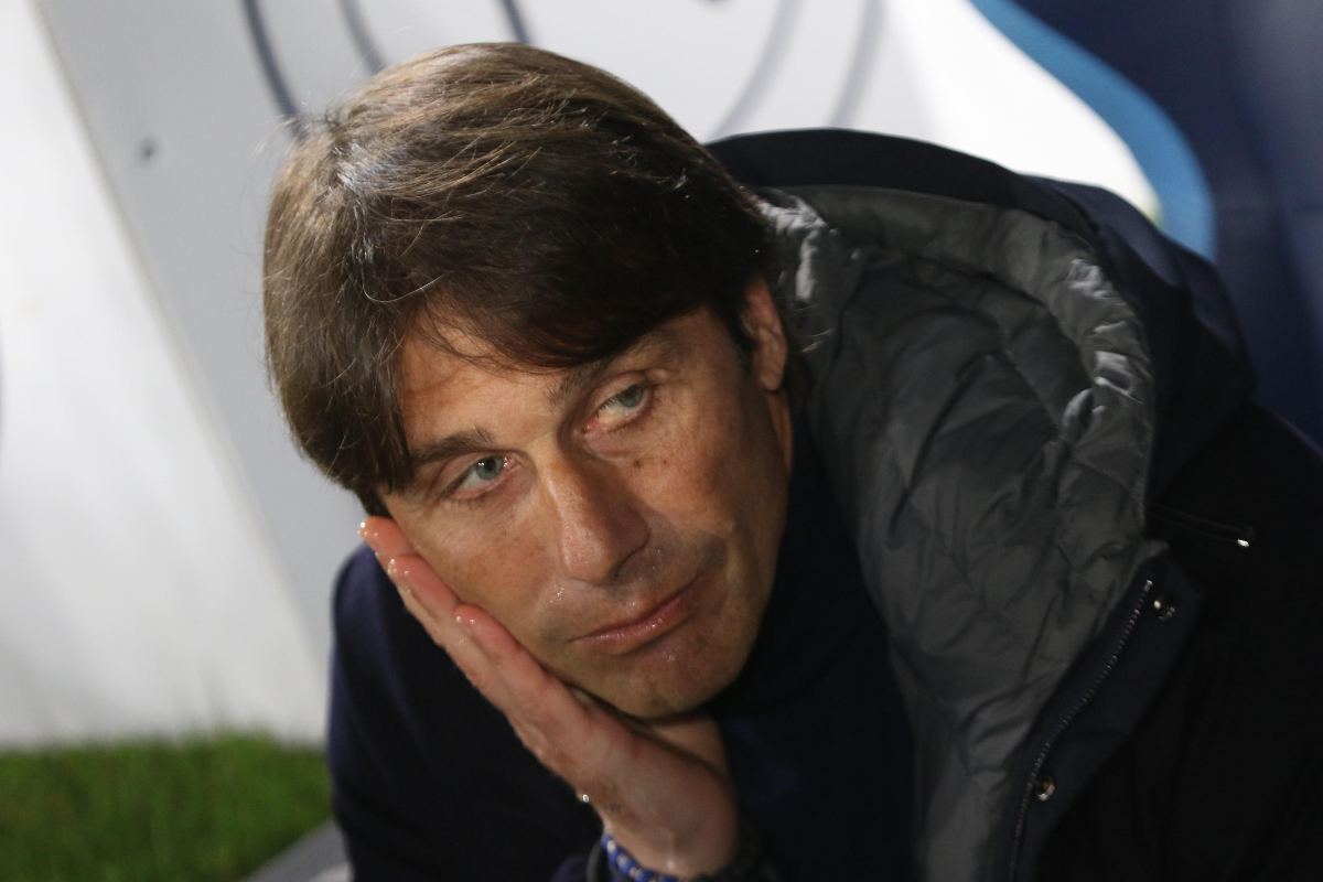 Antonio Conte pensieroso