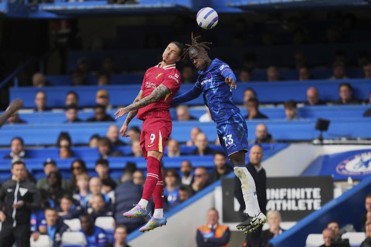 Chalobah in contrasto con Darwin Nunez
