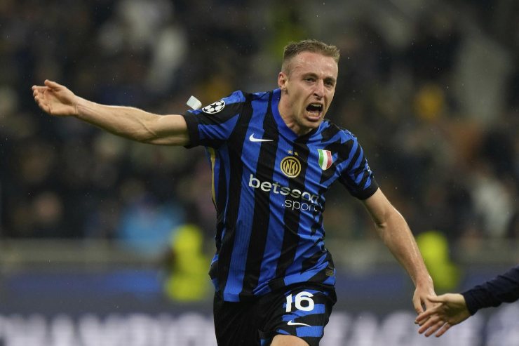 Davide Frattesi esulta 