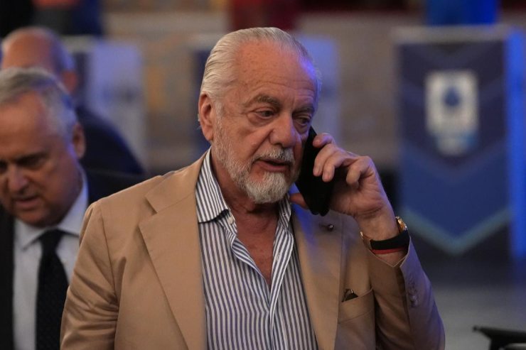 De Laurentiis a telefono 