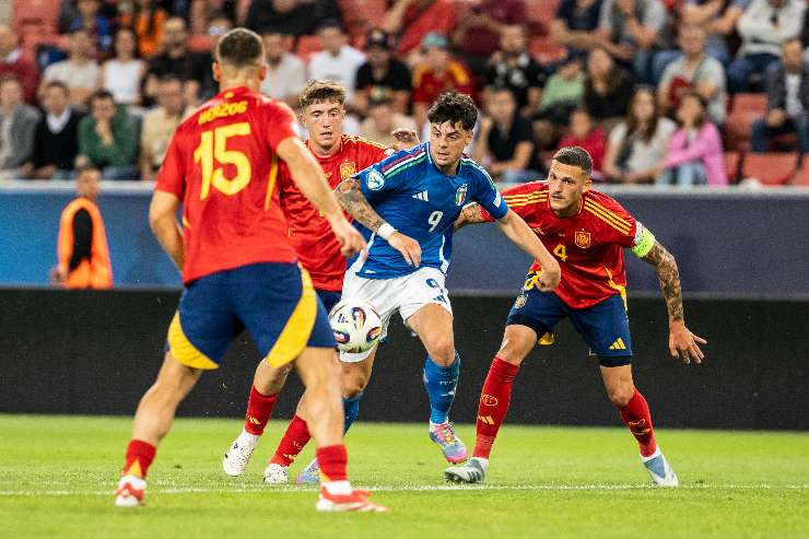 Giuseppe Ambrosino contro la Spagna all'Europeo U21