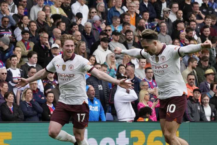 De Bruyne esulta con Grealish 