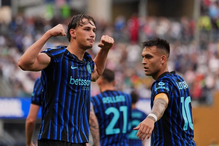 Esposito esulta mostrando i muscoli