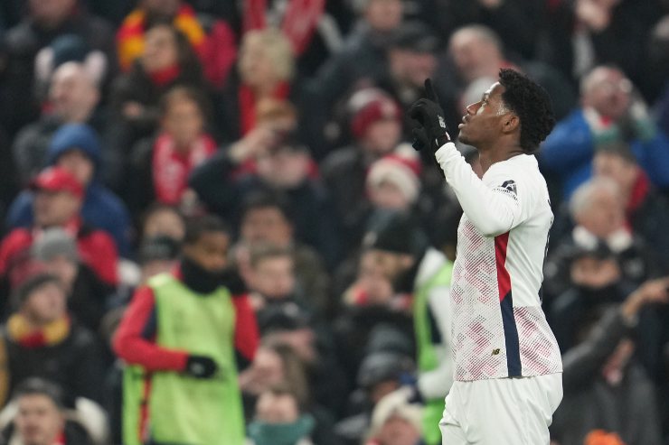 Jonathan David in campo esulta 