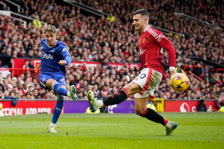 Lindstrom in campo con l'Everton