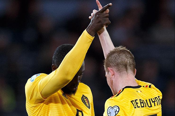 Lukaku e De Bruyne esultano