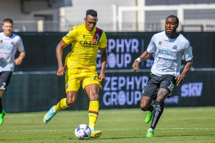 lukumi in campo con la maglia del Bologna
