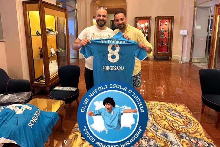 Manna con maglia McTominay