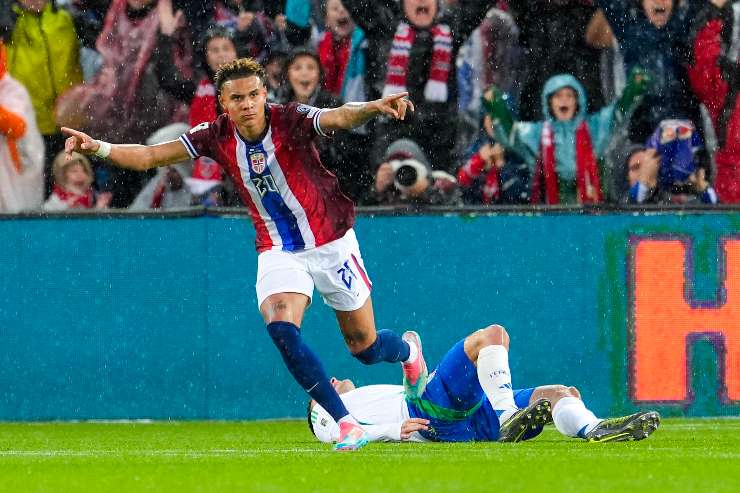 Nusa esulta dopo il gol in Norvegia-Italia