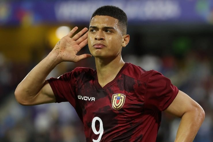 Kevin Kelsy esulta al gol