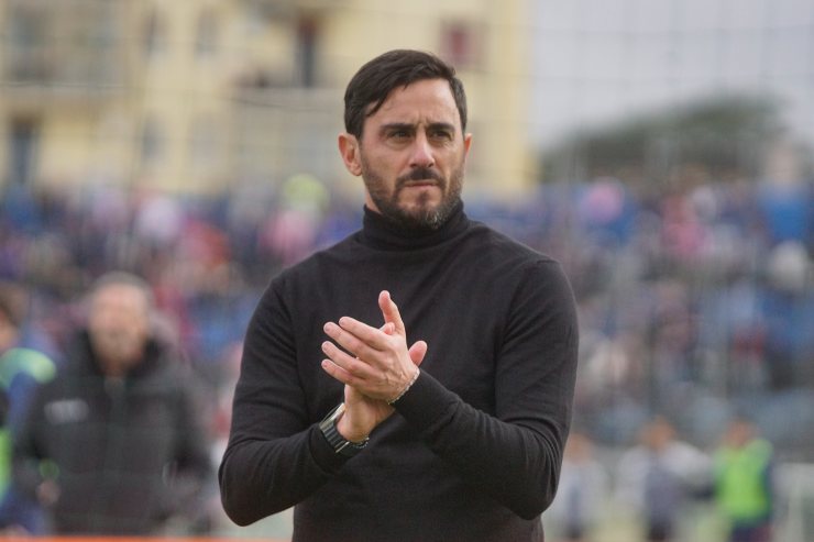 Aquilani applaude in campo