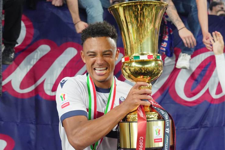 Dan Ndoye in campo in divisa Bologna