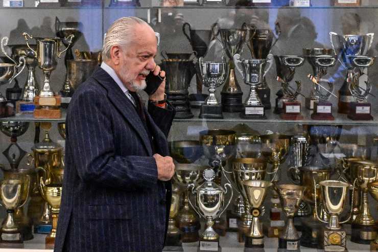 De Laurentiis al telefono