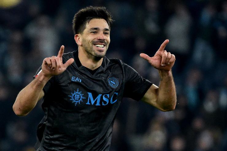 Giovanni Simeone esulta