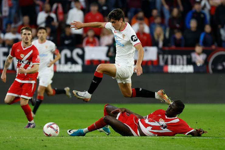 Juanlu salta l'avversario