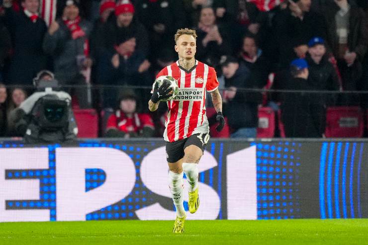 Noa Lang con la maglia del PSV Eindhoven