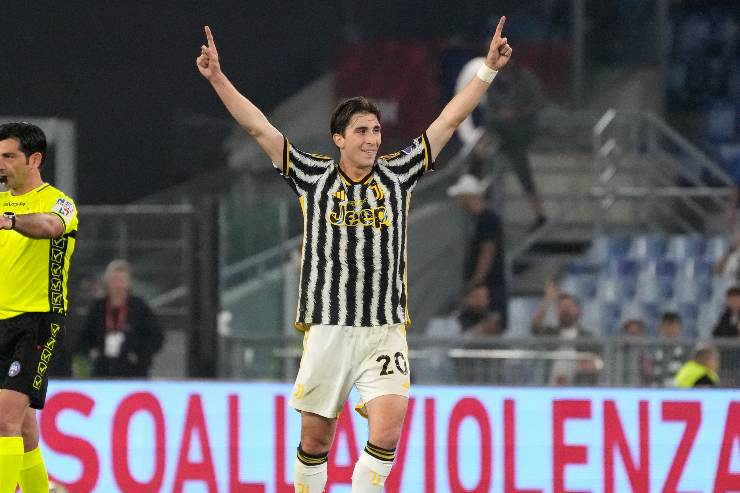 Miretti esulta con la maglia della Juventus