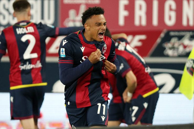 Ndoye in campo con la maglia del Bologna