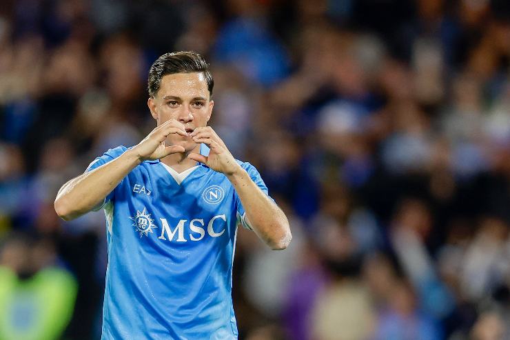 Raspadori in campo con la maglia del Napoli