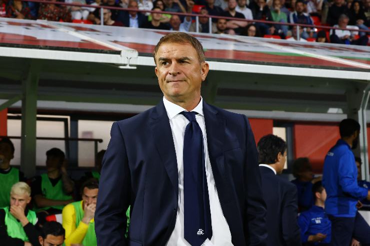 Leonardo Semplici pensieroso in panchina