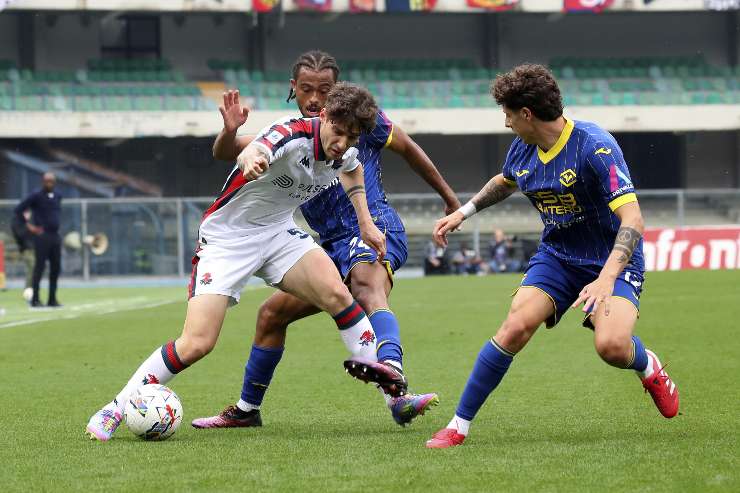 Zanoli porta il pallone 
