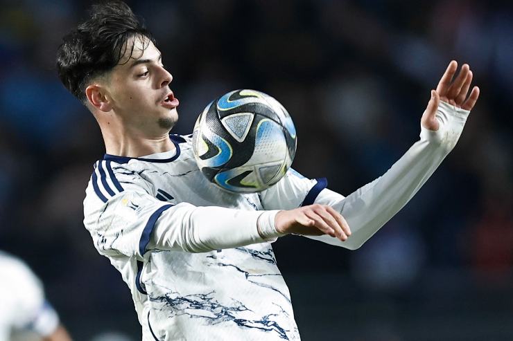 Giuseppe Ambrosino in campo con maglia Italia