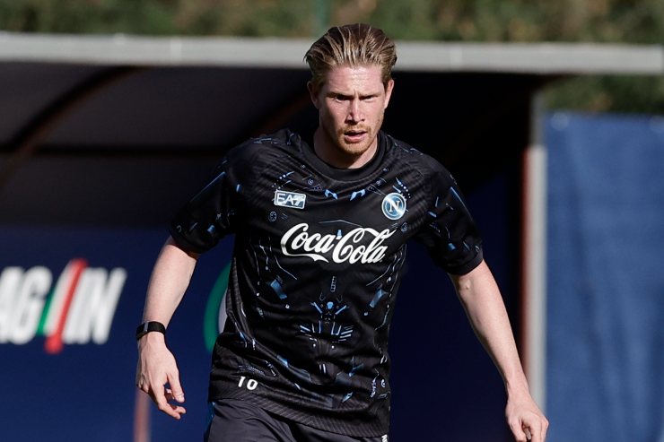 De Bruyne in allenamento a Dimaro