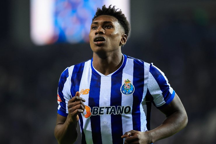 Samu Aghehowa in campo