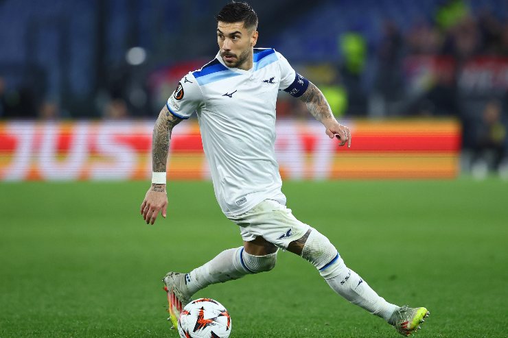 Mattia Zaccagni in campo con maglia Lazio