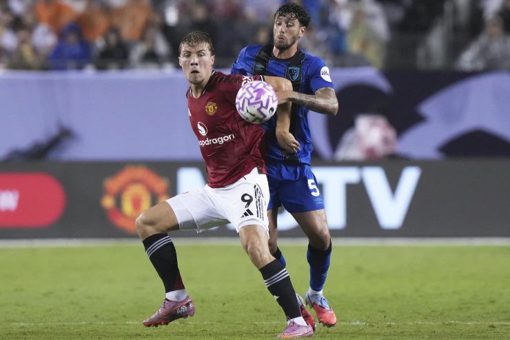 Rasmus Hojlund in maglia Manchester United