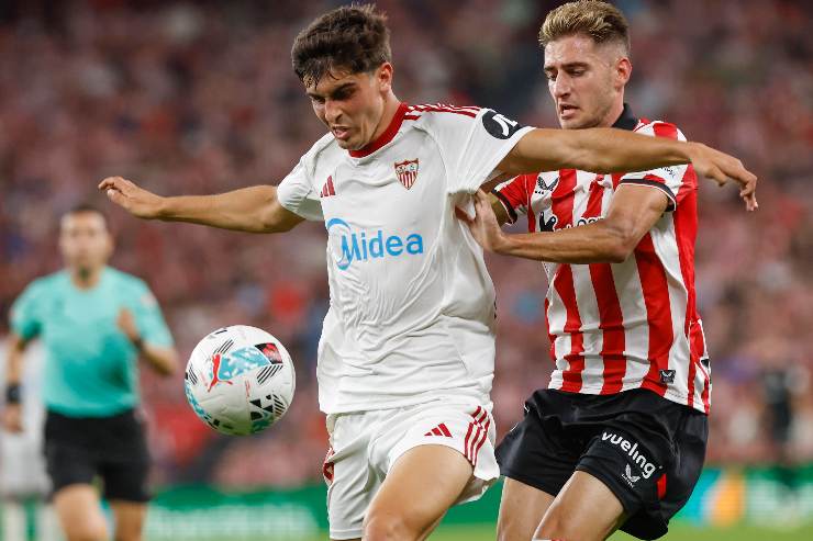 Juanlu Sànchez in campo con maglia Siviglia