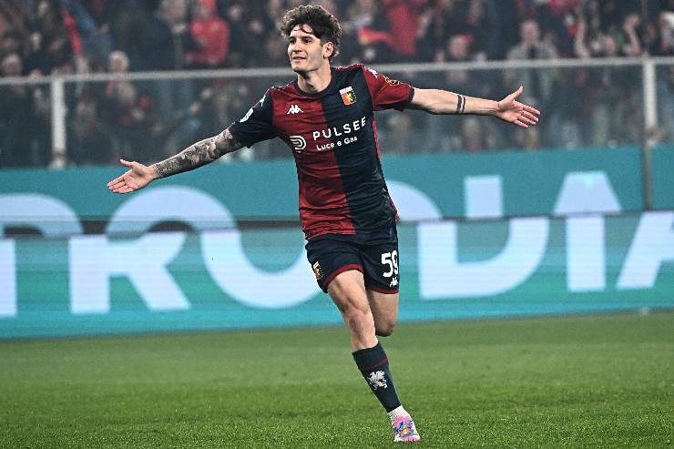 Alessandro Zanoli in campo con il Genoa