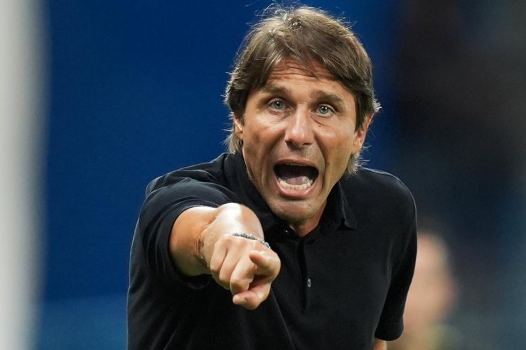 Antonio Conte in panchina con il Napoli