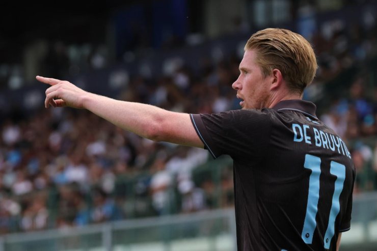 De Bruyne esulta in maglia Napoli 