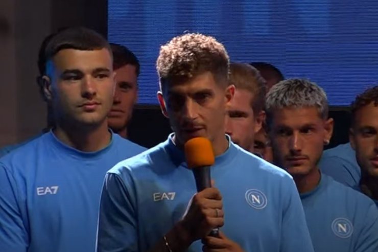 Di Lorenzo durante la presentazione