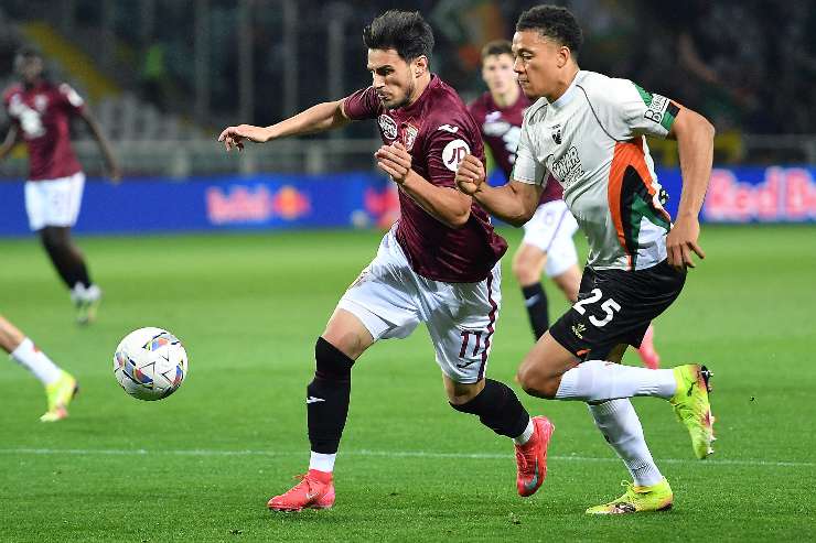 Elmas porta il pallone