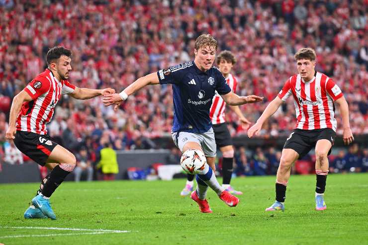 Hojlund con la maglia dello United