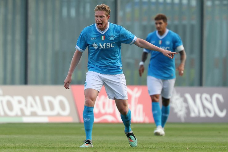 Kevin De Bruyne in campo con la maglia del Napoli