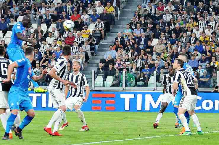 Koulibaly segna di testa il gol vittoria contro la Juve