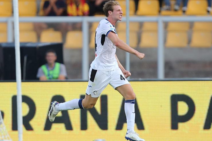 Brescianini esulta con la maglia dell'Atalanta