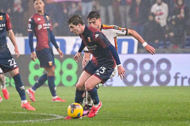 Miretti in campo con la maglia del Genoa