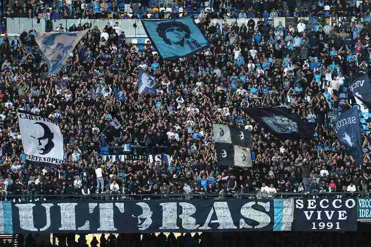 Il pubblico dello stadio Diego Armando Maradona