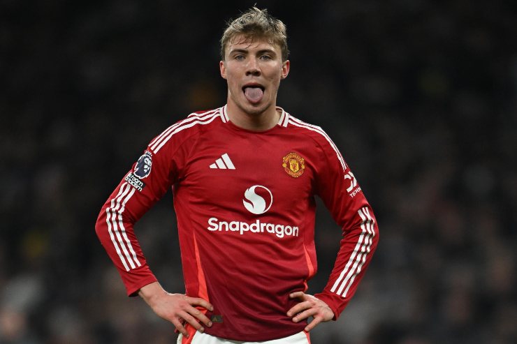 Højlund in azione con il Manchester United
