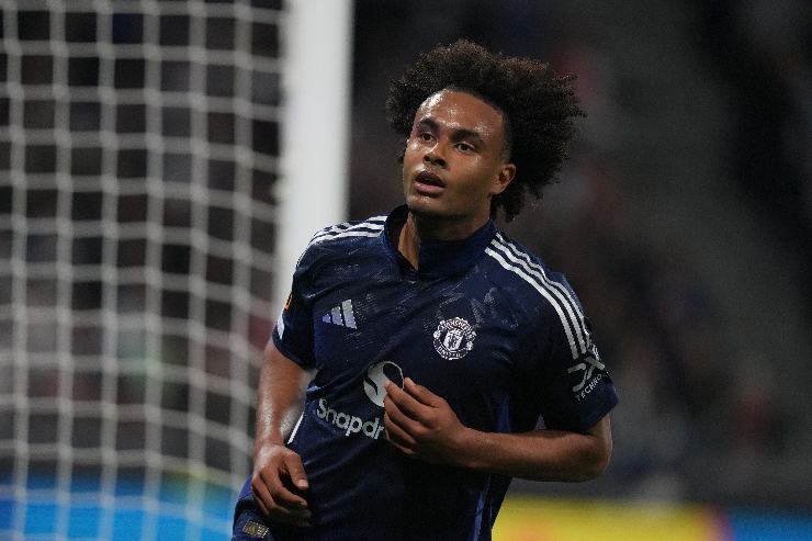 Zirkzee in campo con lo United