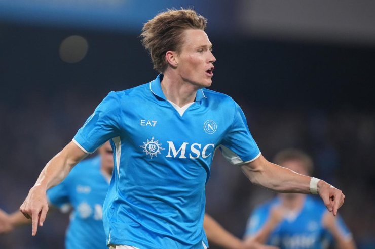 Scott McTominay in campo maglia Napoli